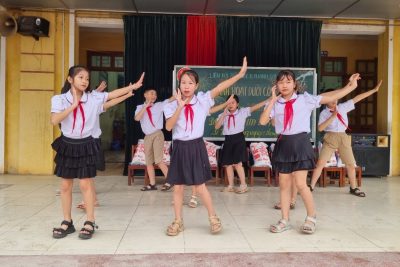 SINH HOẠT DƯỚI CỜ: TRAO QUÀ “HŨ GẠO TÌNH THƯƠNG – ĐÓN TẾT SUM VẦY”