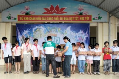 CHƯƠNG TRÌNH SỮA KUN TRAO QUÀ CHO HỌC SINH CÓ THÀNH TÍCH HỌC TẬP TỐT CỦA TRƯỜNG TIỂU HỌC B THANH SƠN